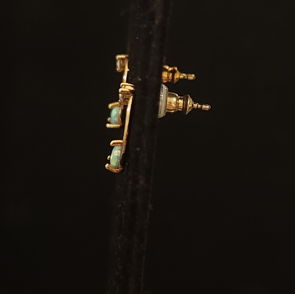Gold tone Earrings - Picture 3 of 4